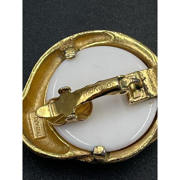 Trifari‎ 1980s Gold Tone Resin Sea Shell Design Statement Clip
Earrings - Picture 11 of 12